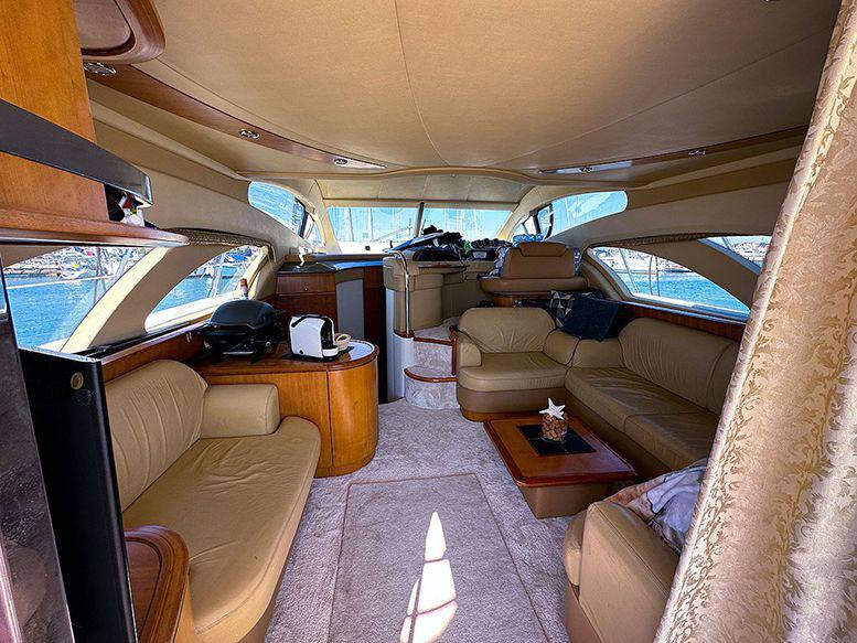 Azimut 50 fly Моторная лодка используется для продажи