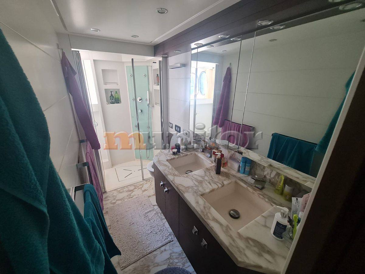 Majora Maiora 23s motor boat