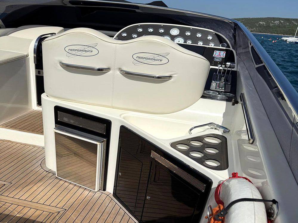 Performance 1407 es barca a motore
