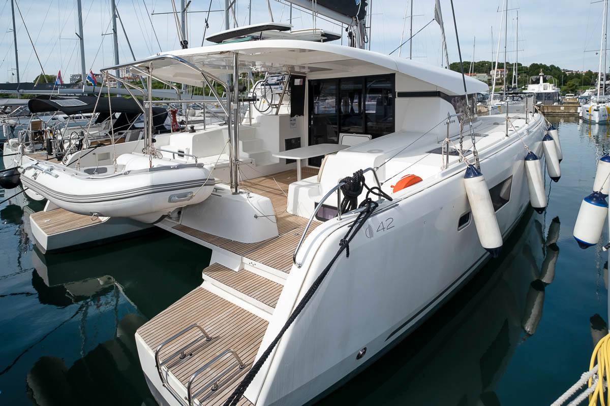 Lagoon 42 Парусная лодка используется для продажи