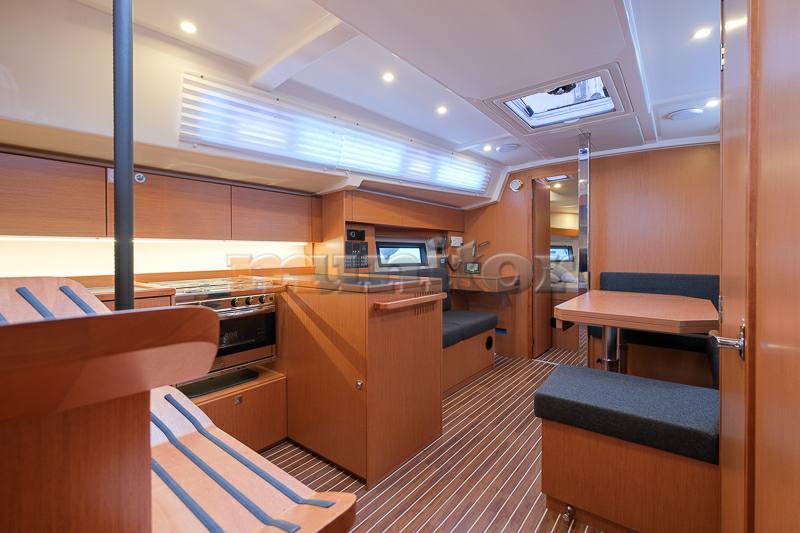 Bavaria C38 Flybridge