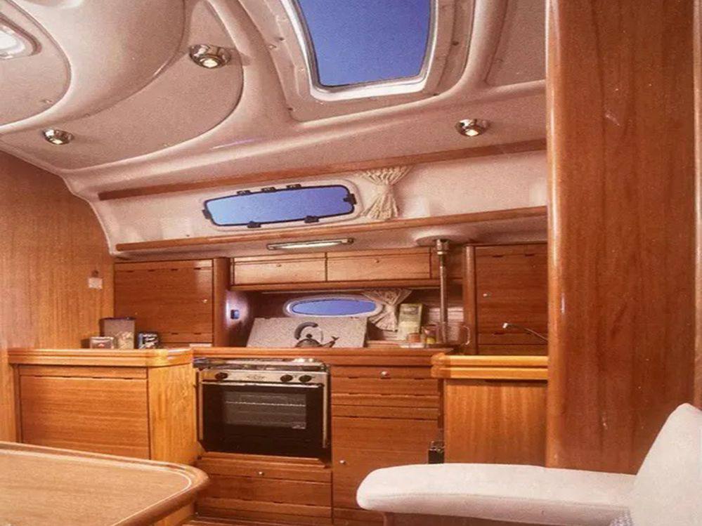 Bavaria 42 cruiser используется