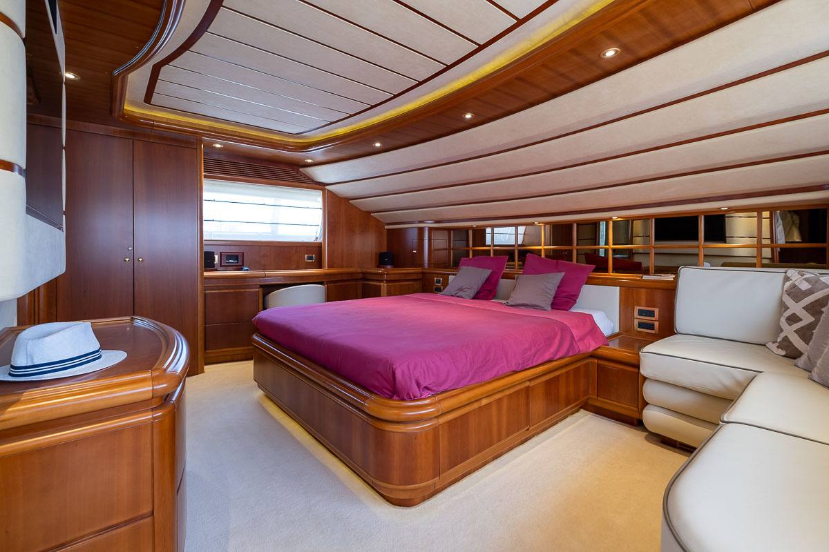 Ferretti FERRETTI Custom Line 94 используется