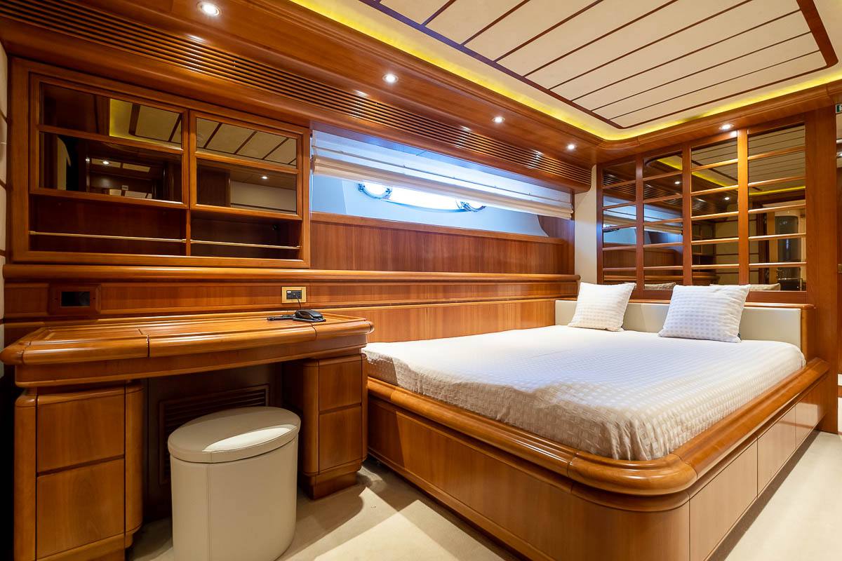 Ferretti FERRETTI Custom Line 94 используется