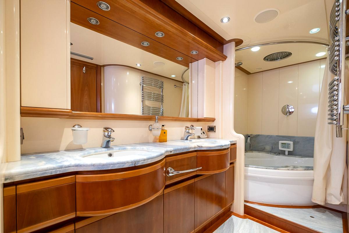 Ferretti FERRETTI Custom Line 94 Моторная лодка