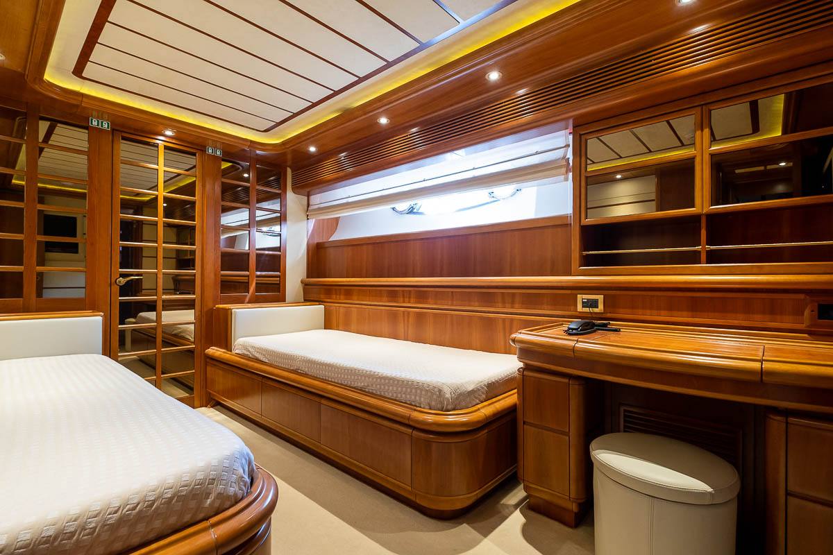 Ferretti FERRETTI Custom Line 94 Флайбридж