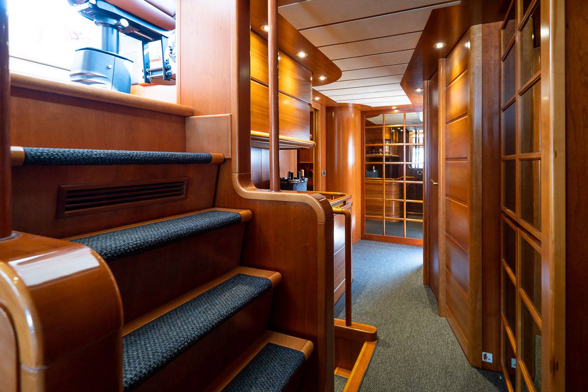 Ferretti FERRETTI Custom Line 94 Флайбридж