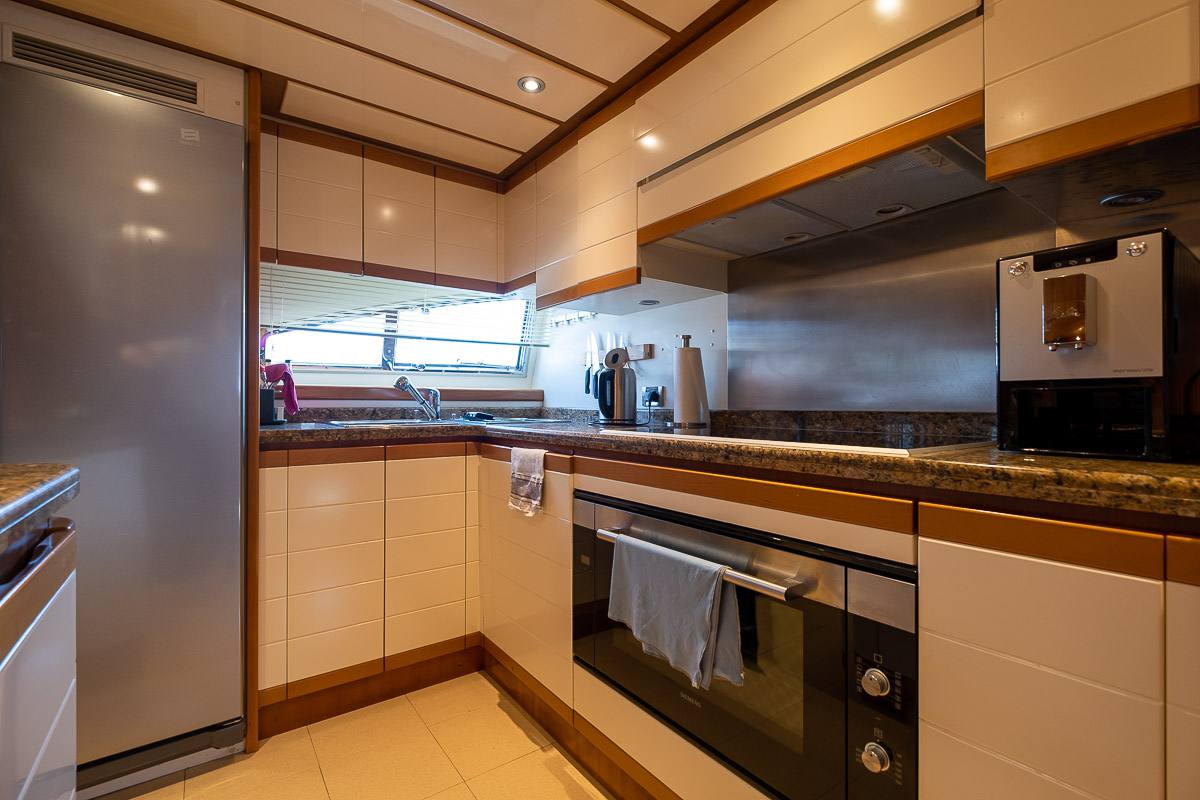 Ferretti FERRETTI Custom Line 94 