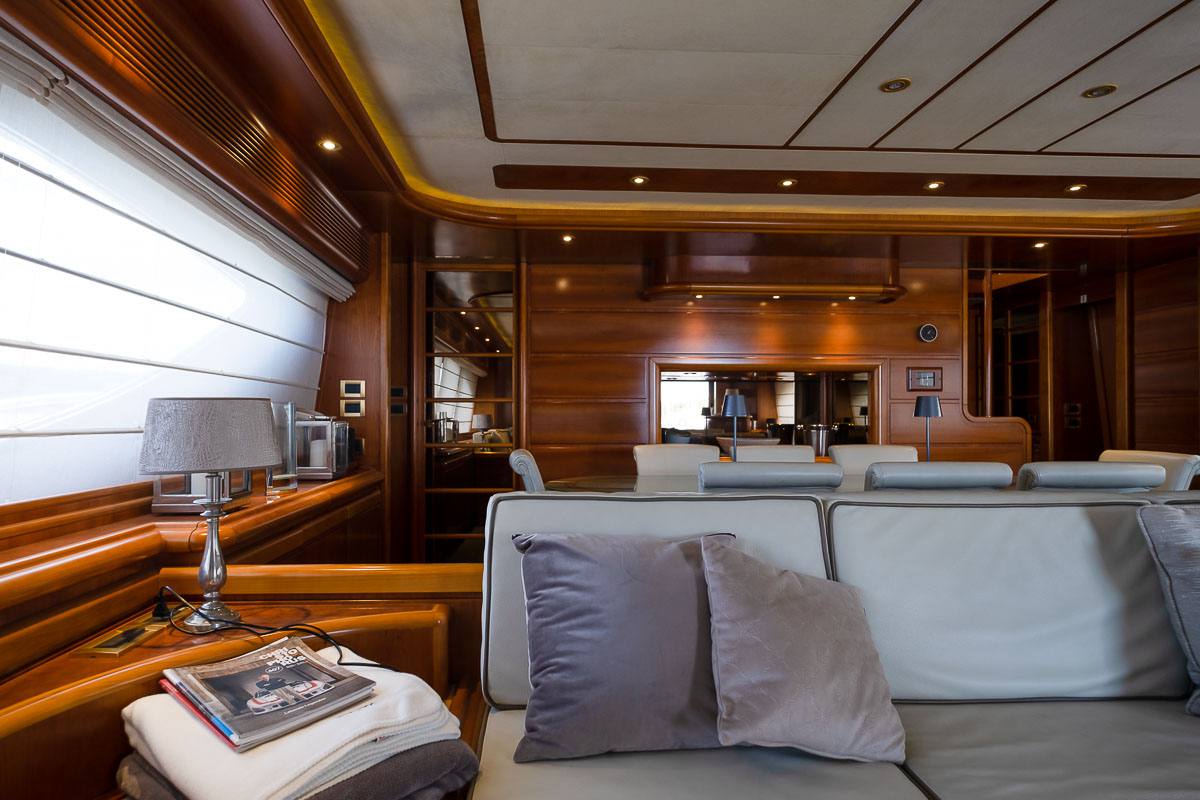 Ferretti FERRETTI Custom Line 94 Флайбридж используется