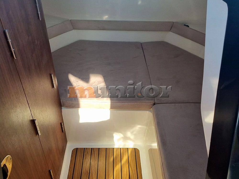 Quicksilver 705 activ barca a motore