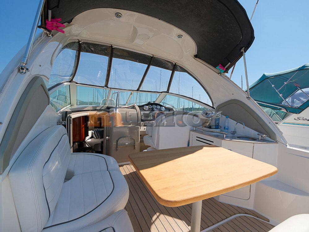 Sea ray 325 da barca a motore