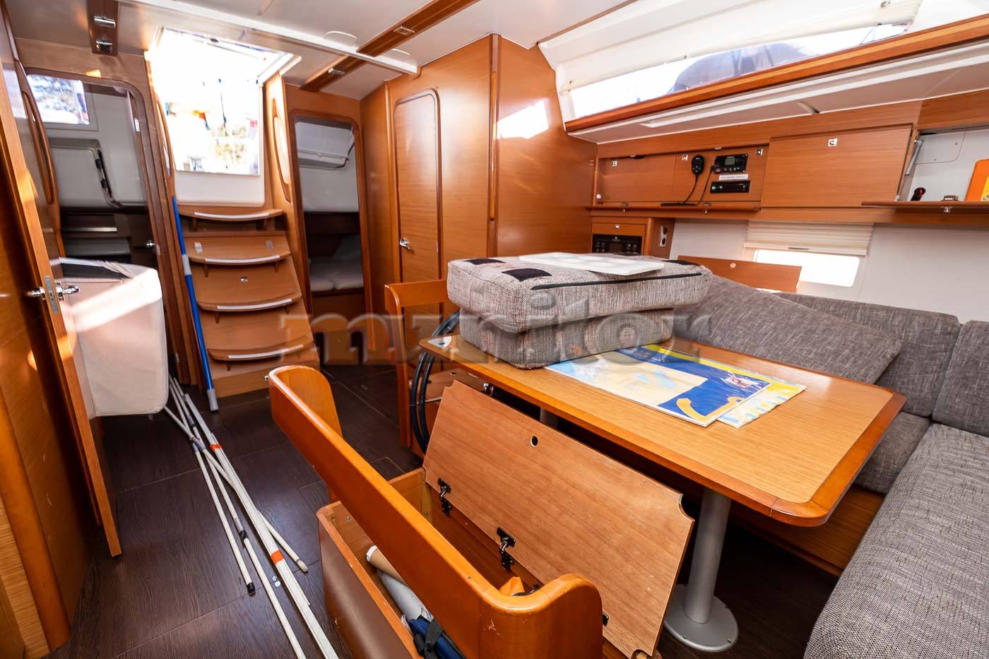 Dufour 430 grand large 驾驶桥楼