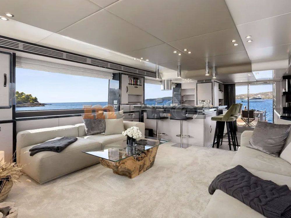 Azimut Magellano 76 فليبريدجي يستخدم