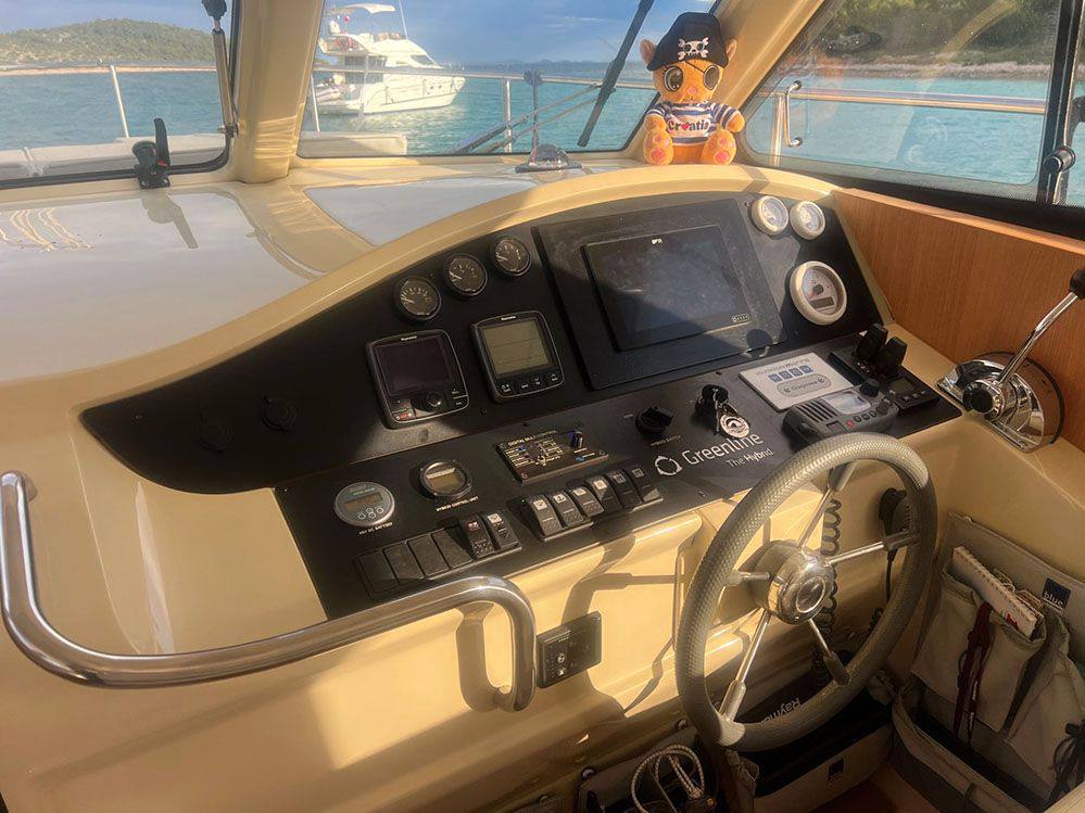 Greenline 33 hybrid Barco de motor usado para venta