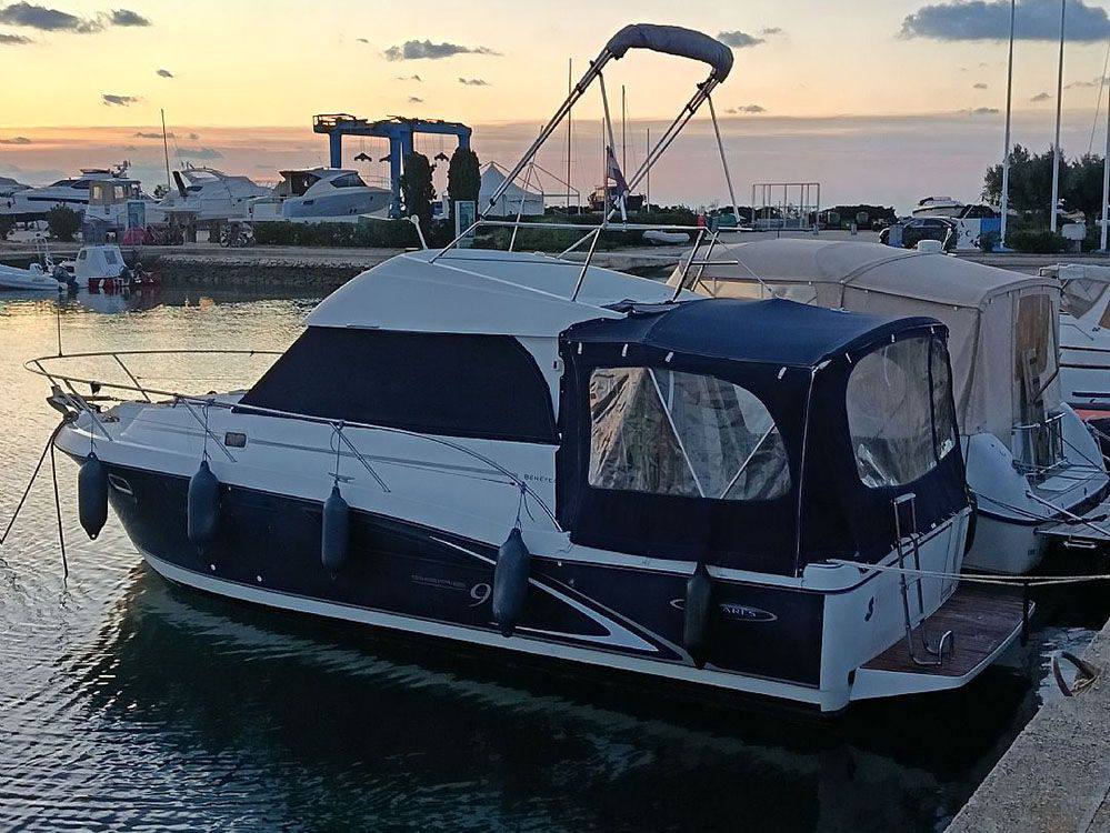 Beneteau Antares 9 机动船 用于销售