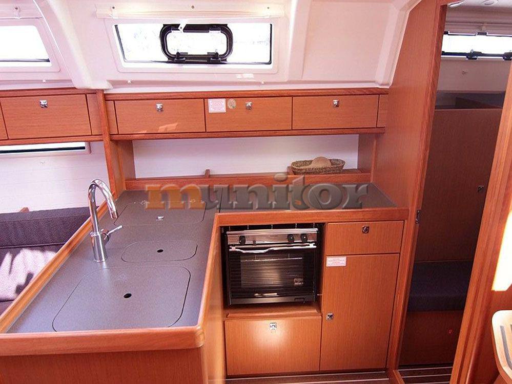 Bavaria C37 barca a vela