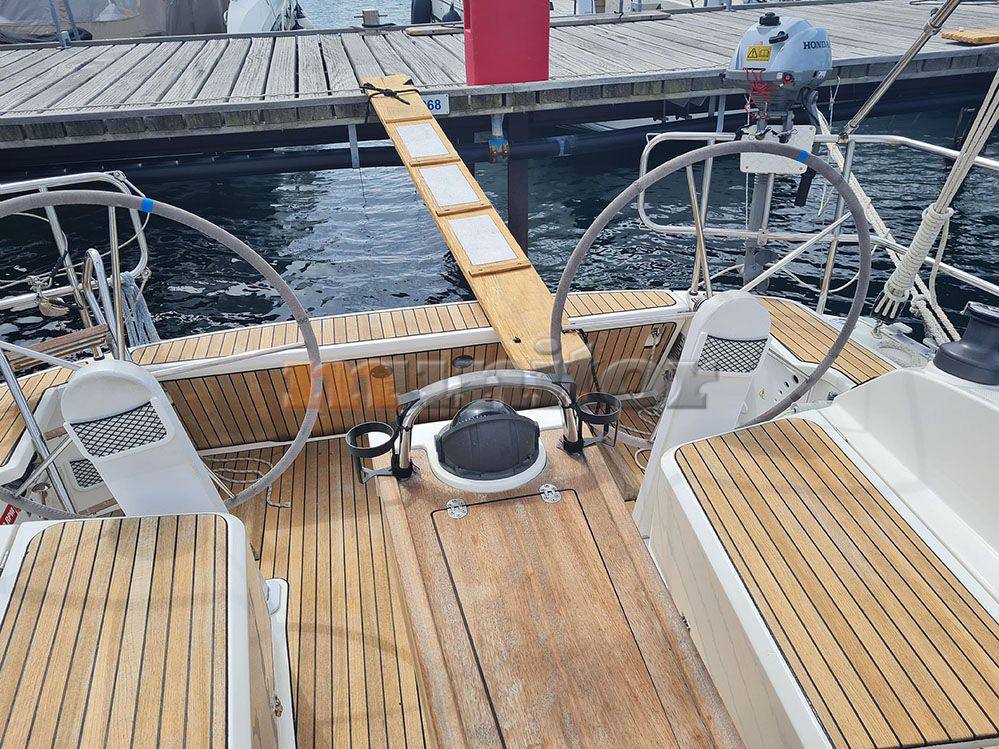 Bavaria C37 Flybridge