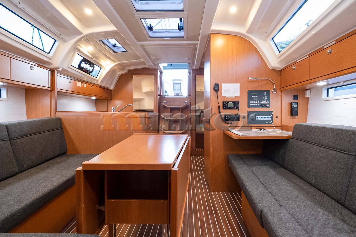 Bavaria Cruiser 37 Flybridge