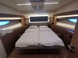 Jeanneau JEANNEAU Prestige 590 от 2022