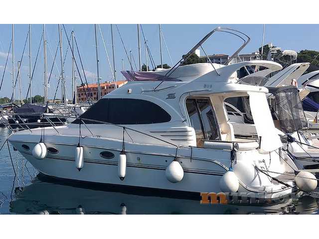 Galeon 330 fly
