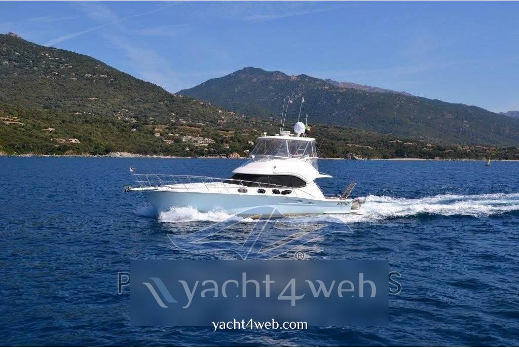Riviera marine 42 flybridge Моторная лодка используется для продажи