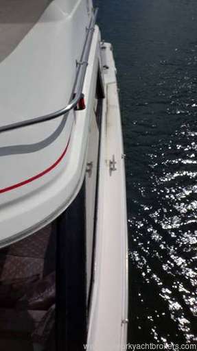 BAYLINER BAYLINER 2556 command bridge