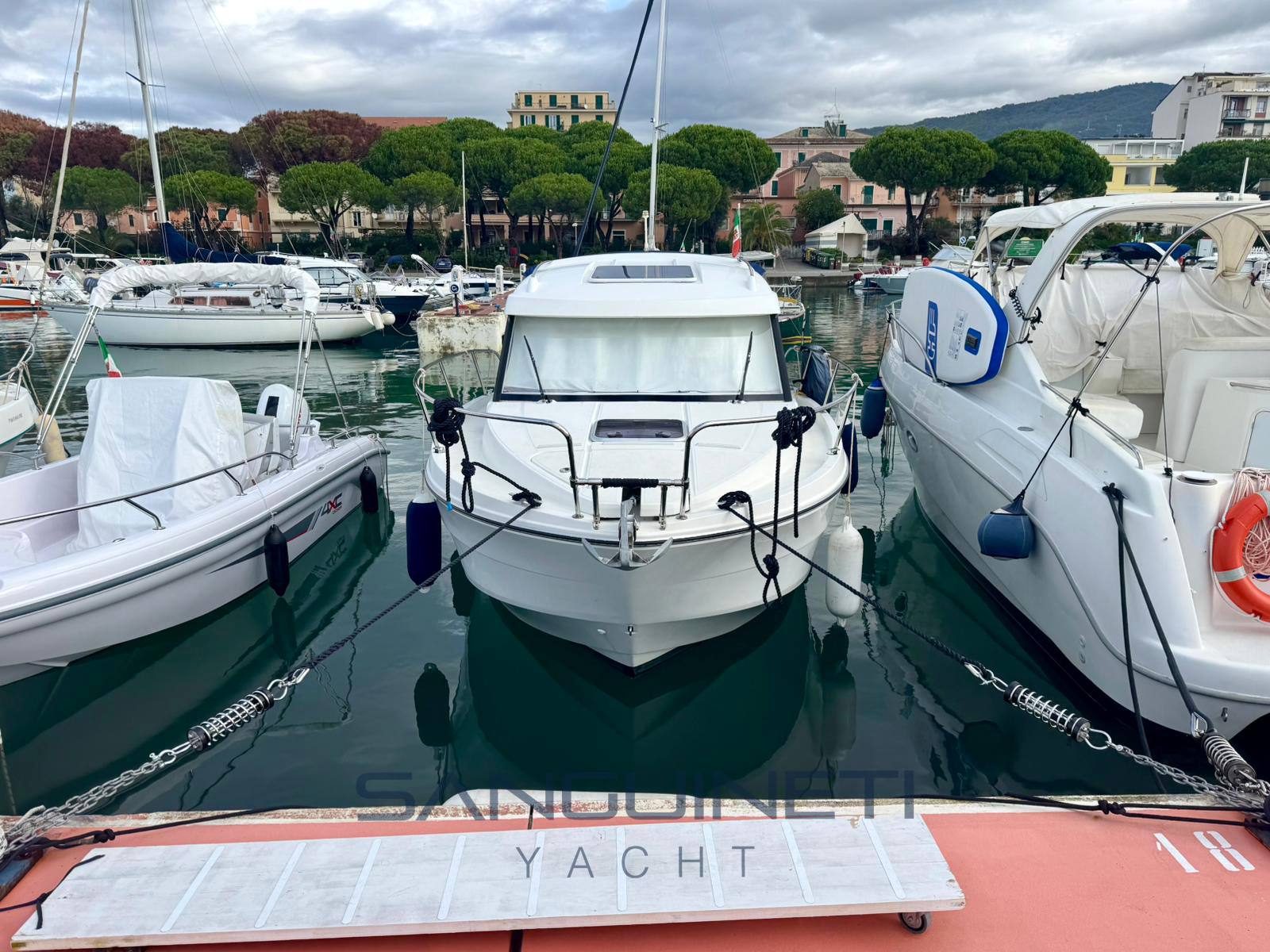 Beneteau Antares 8