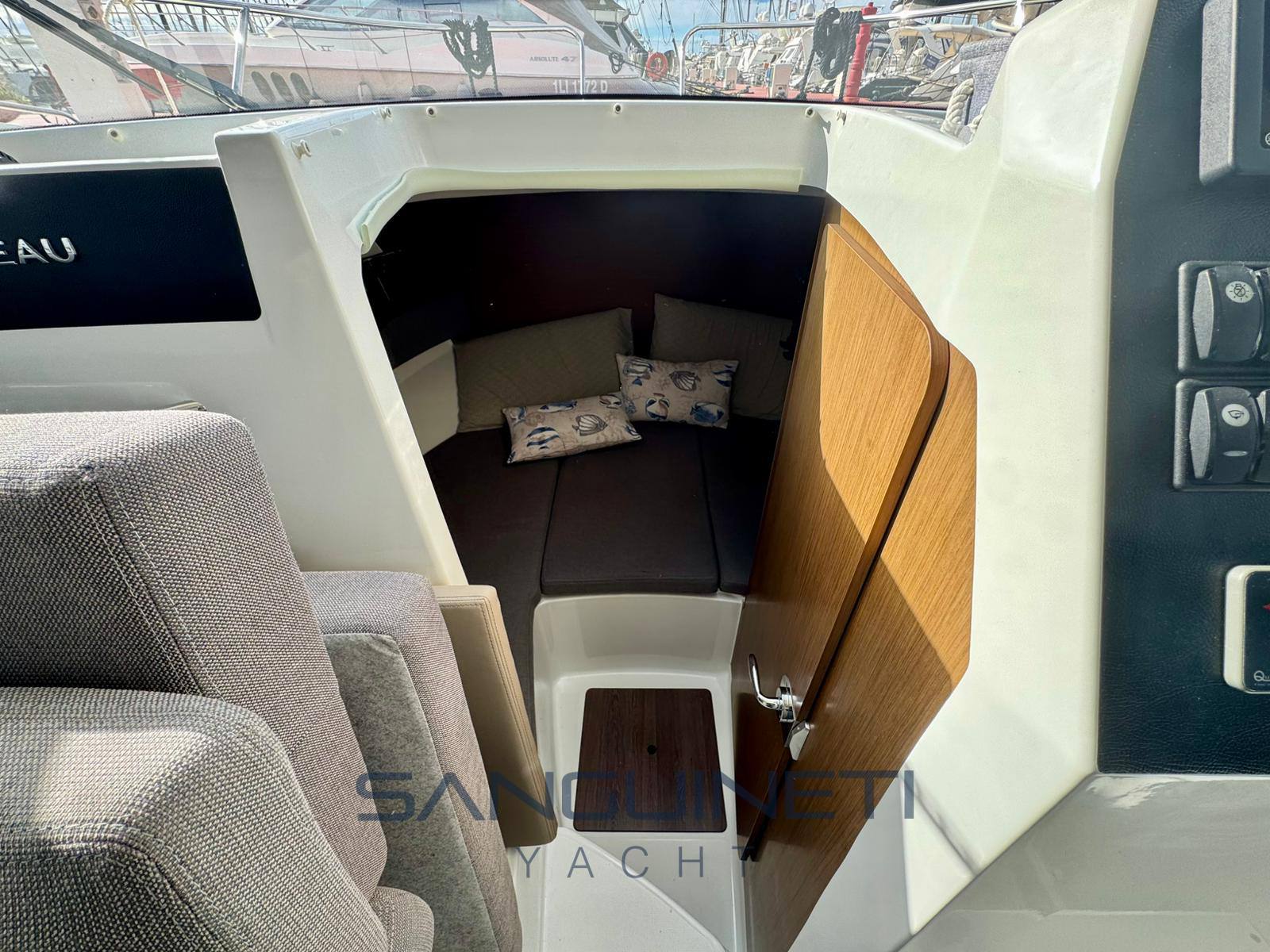 Beneteau Antares 8