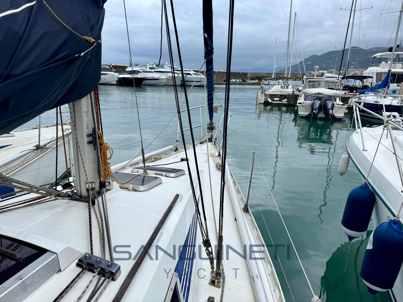 Beneteau First 325