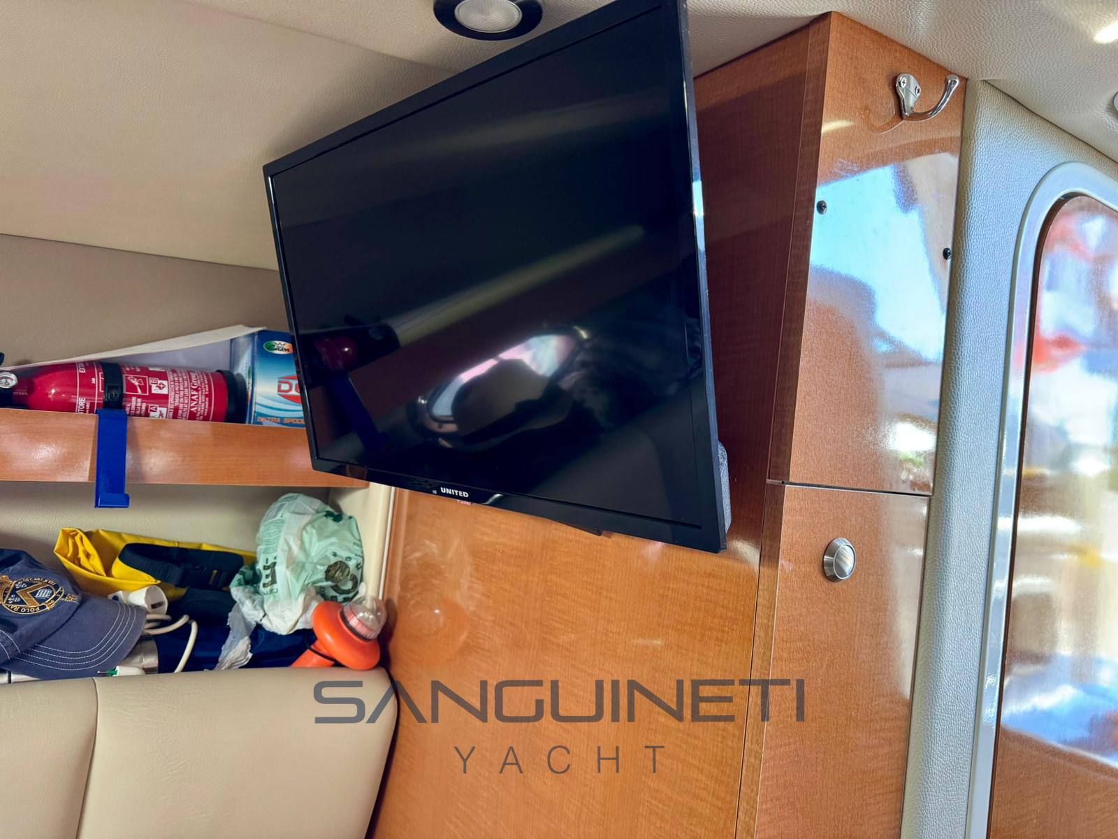 Chaparral Signature 270