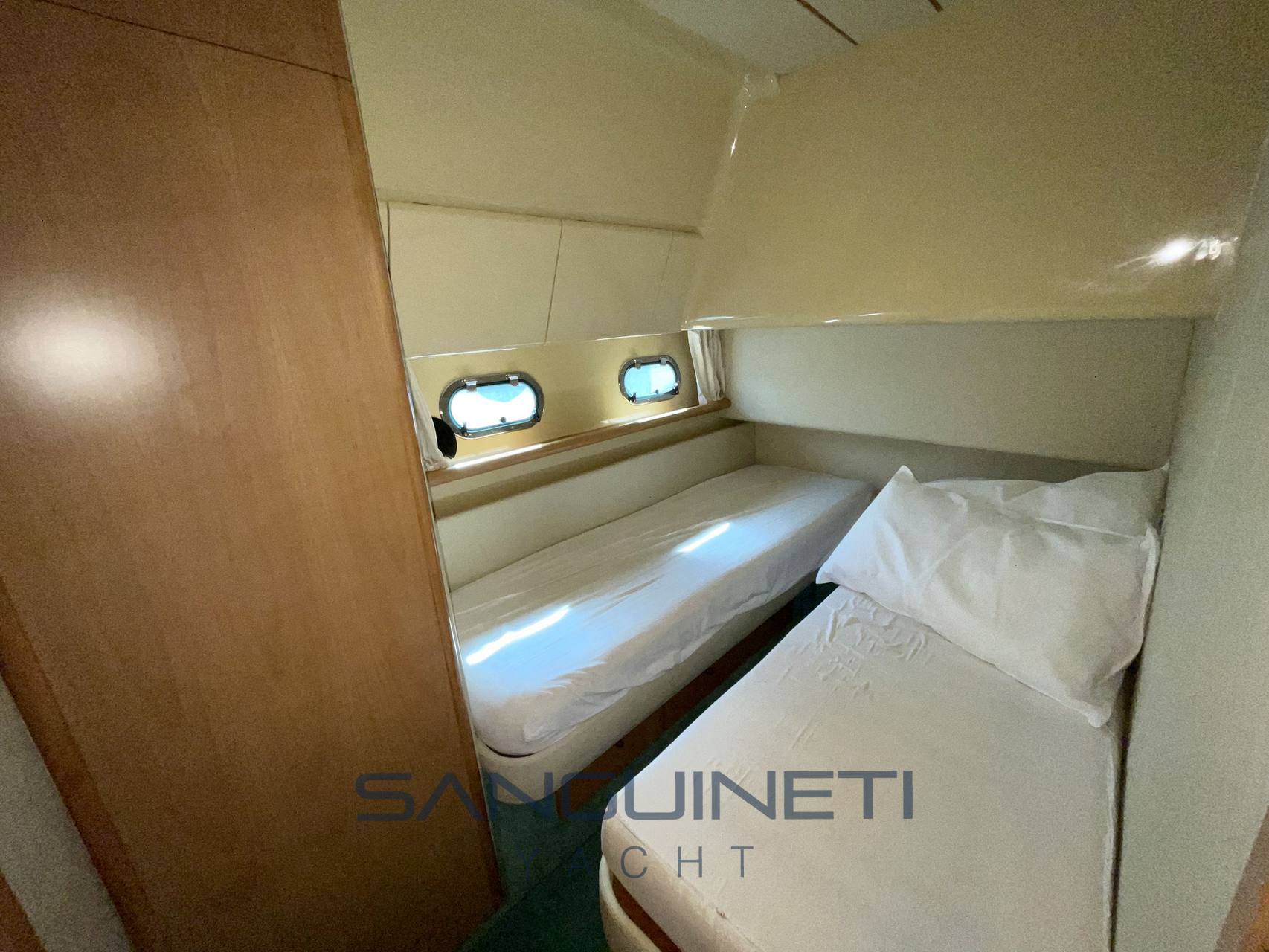 Ferretti 120 Inside: detail