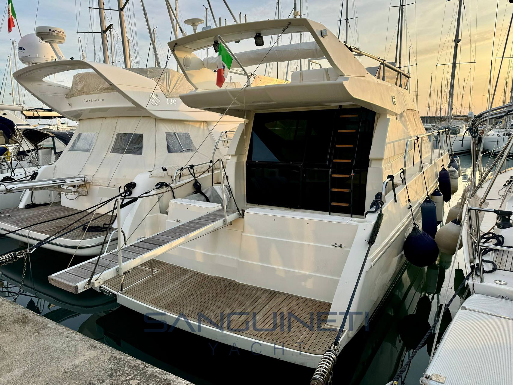 Ferretti 120