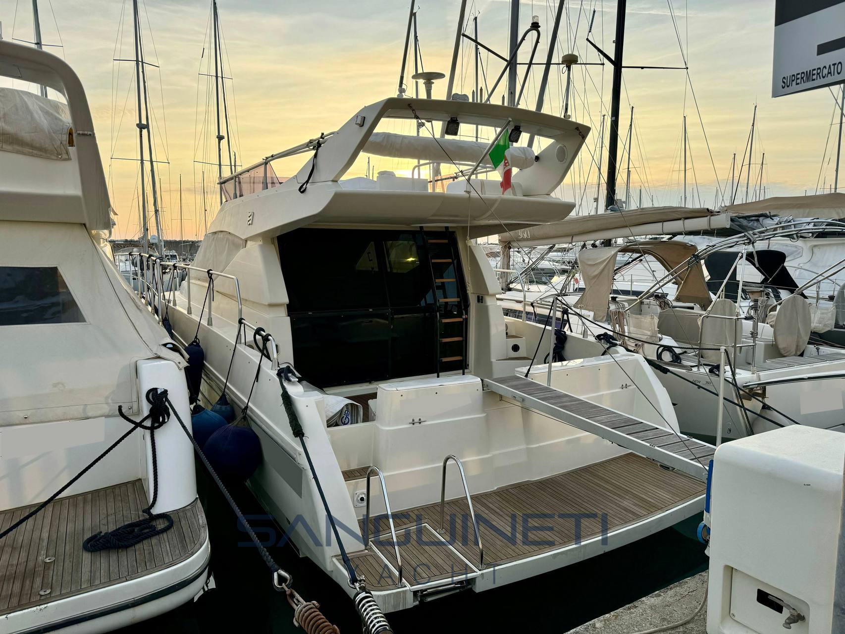 Ferretti 120