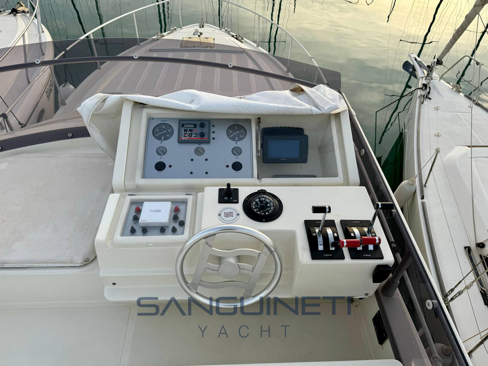 Ferretti 120