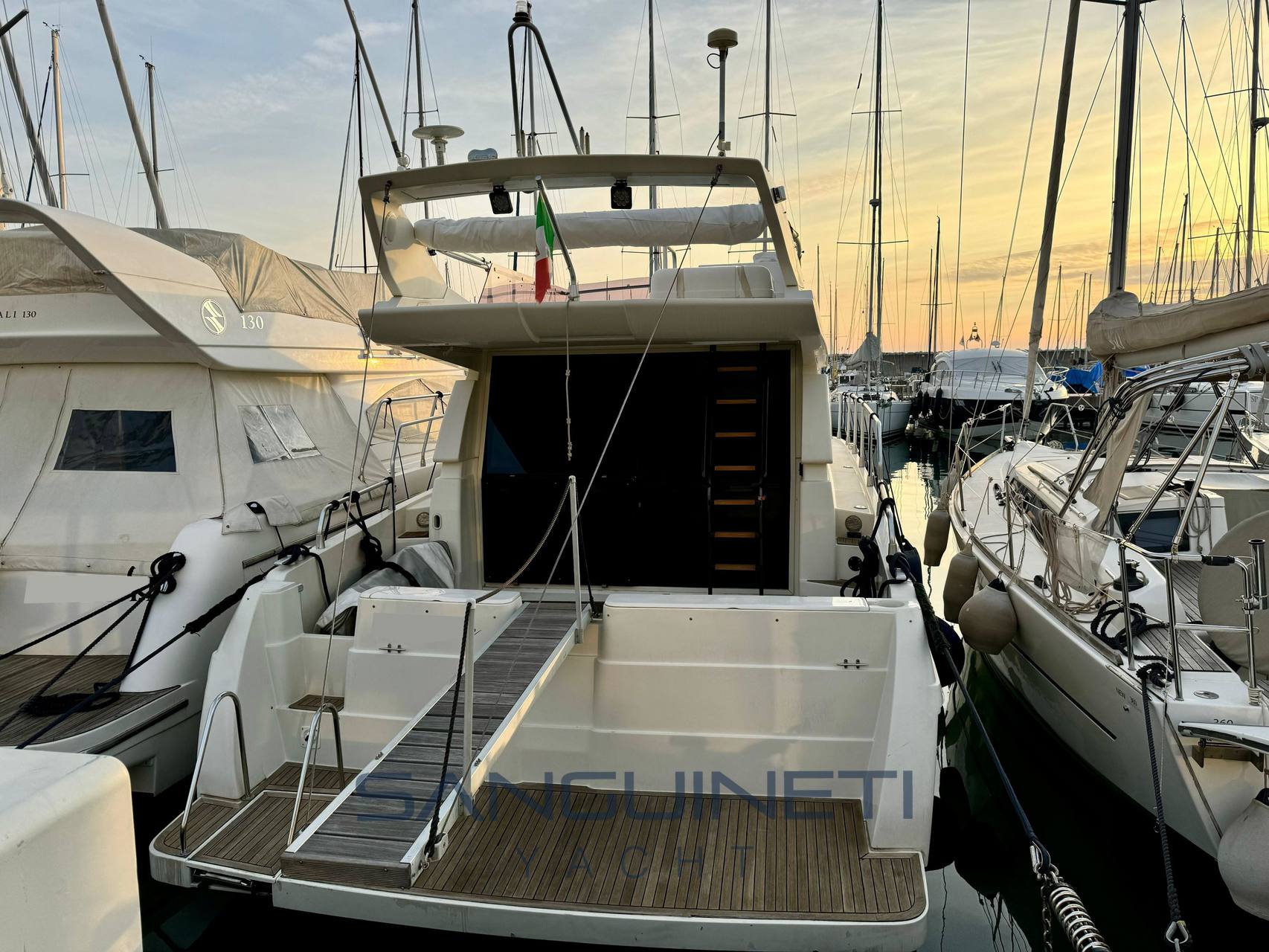 Ferretti 120