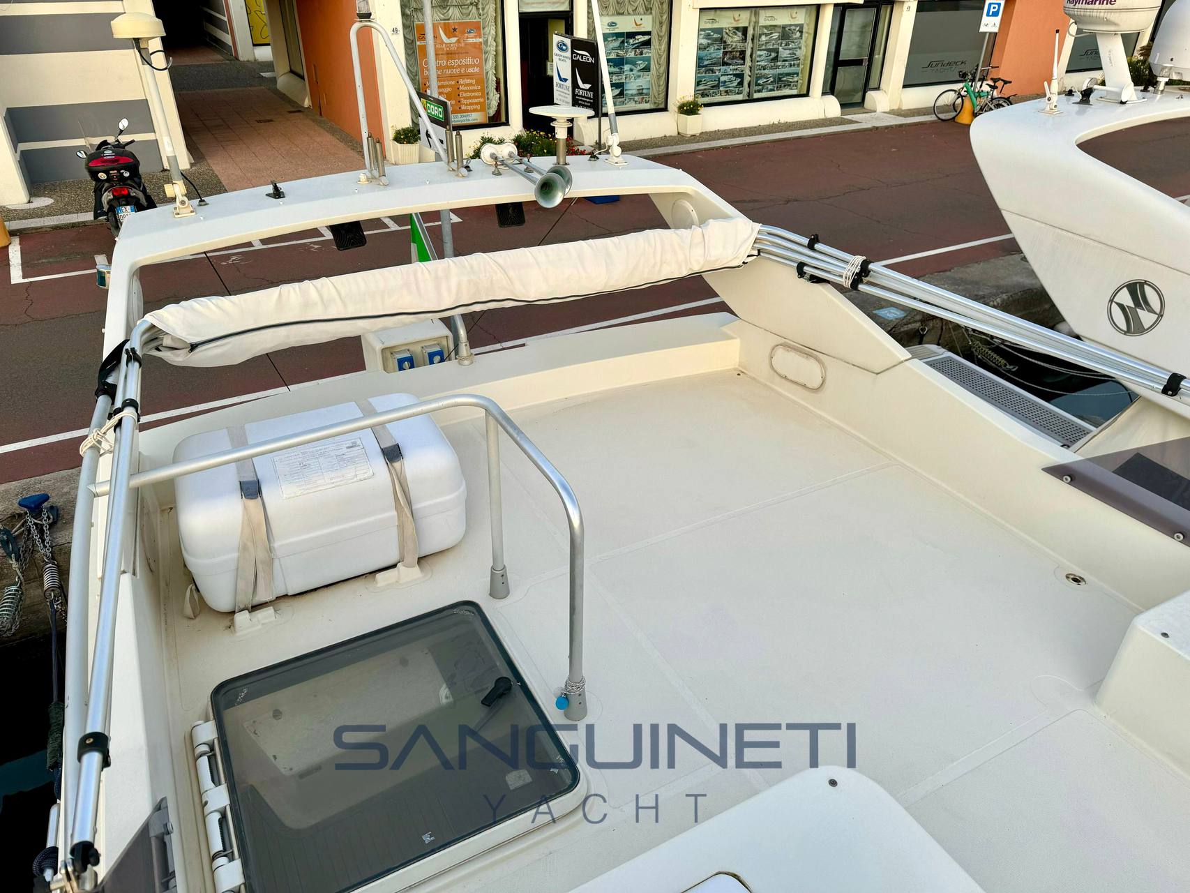 Ferretti 120