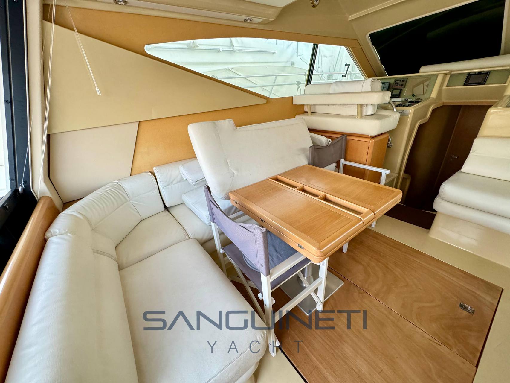 Ferretti 120