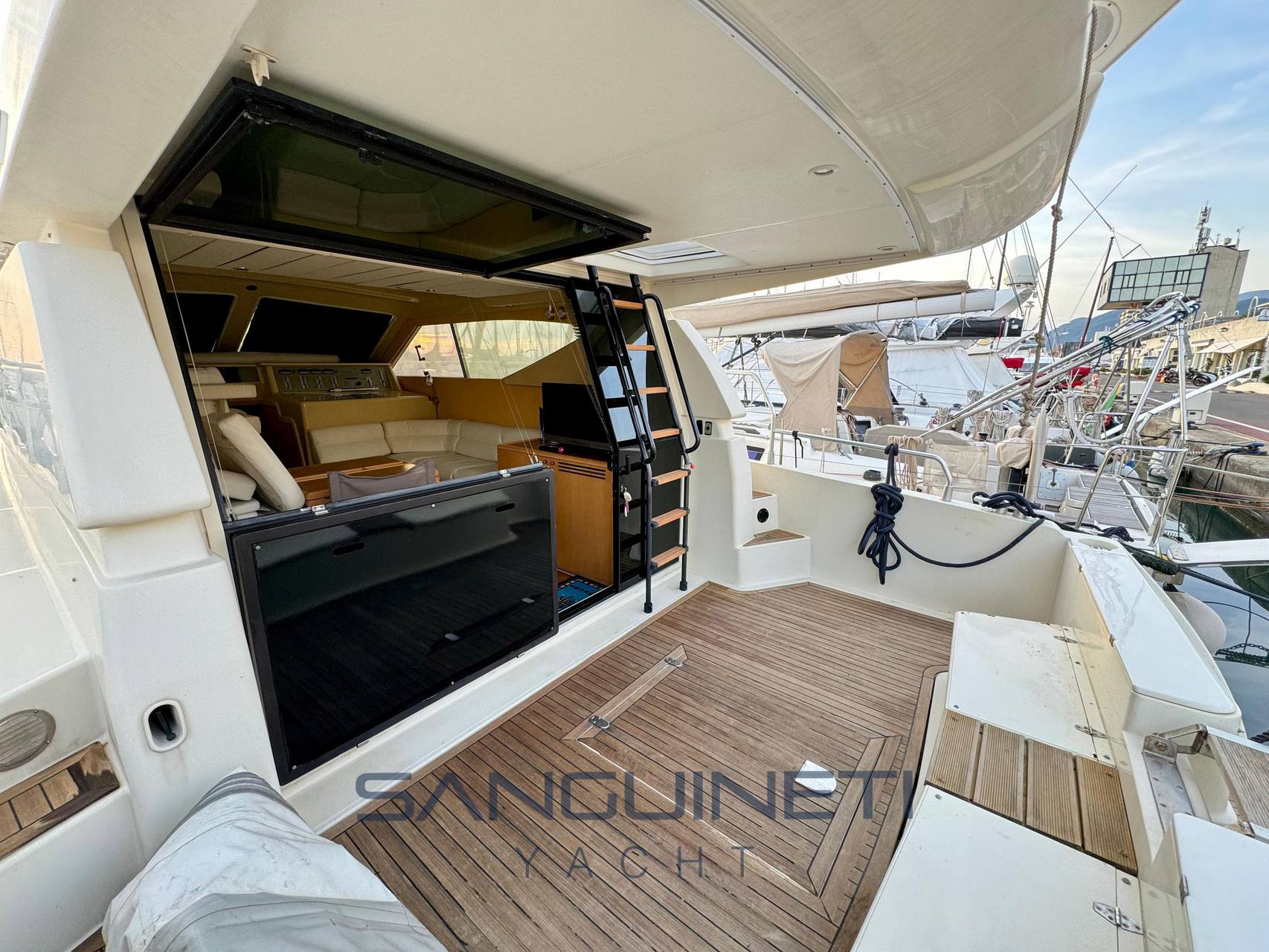 Ferretti 120