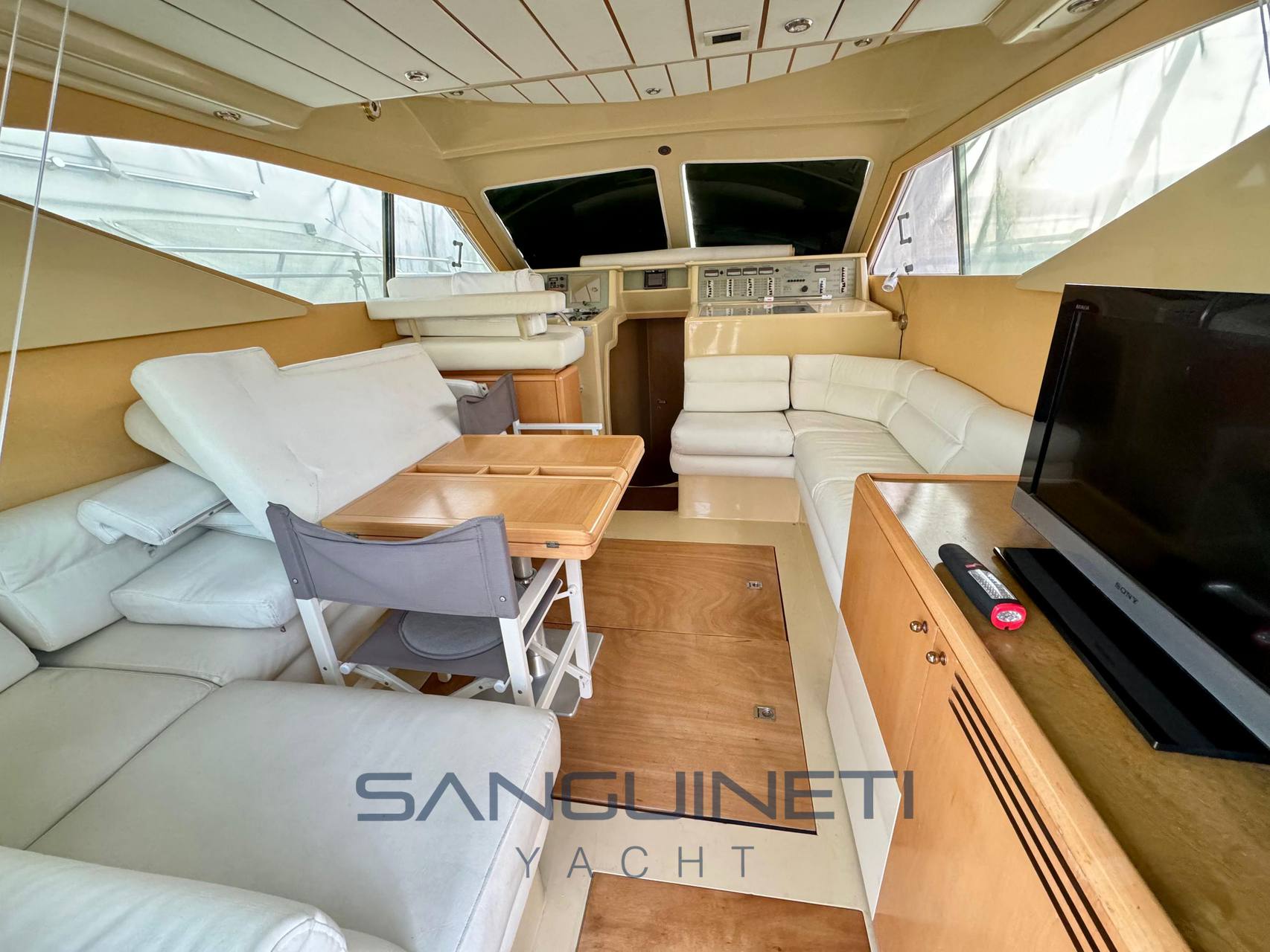 Ferretti 120