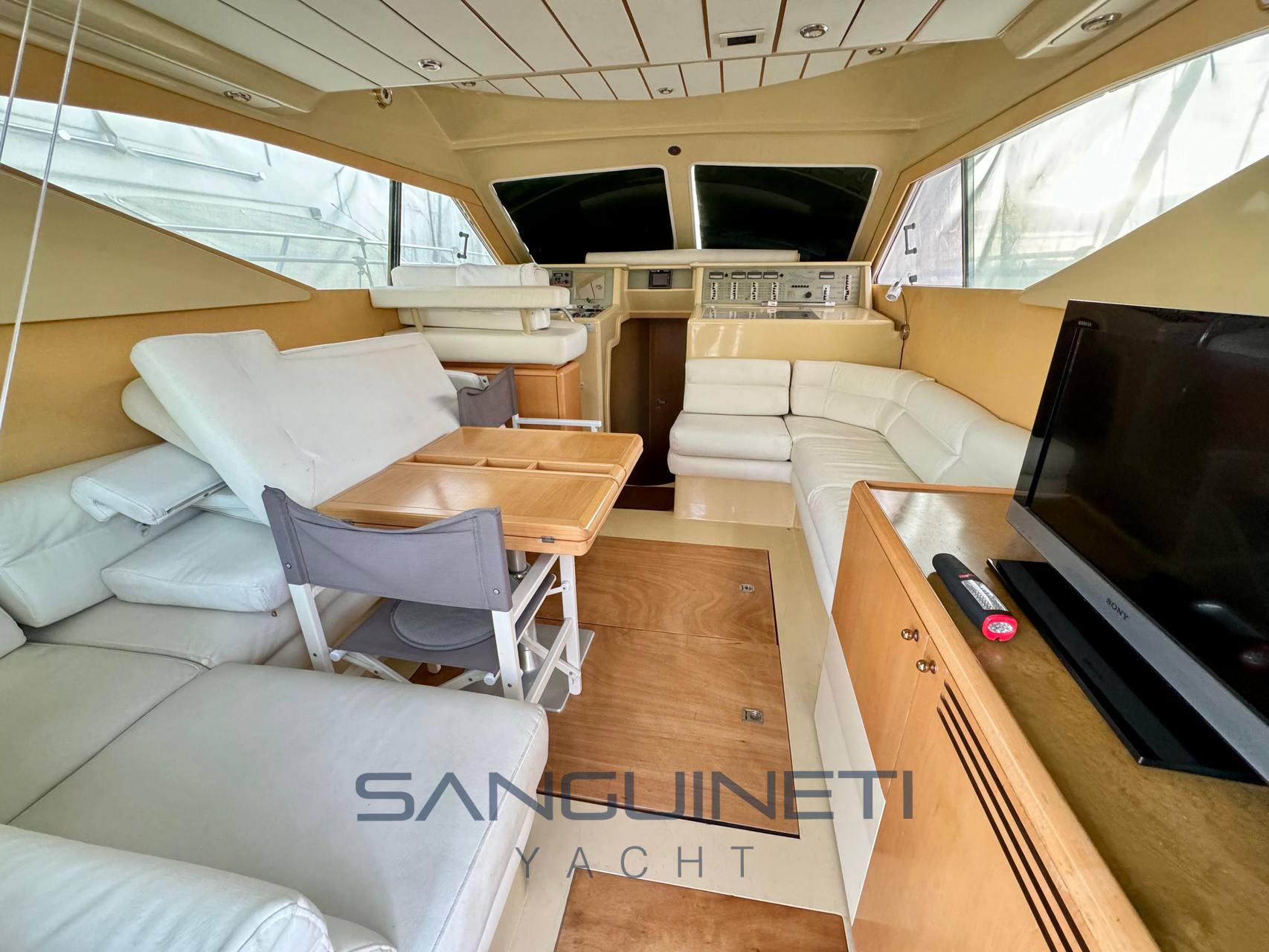 Ferretti 120