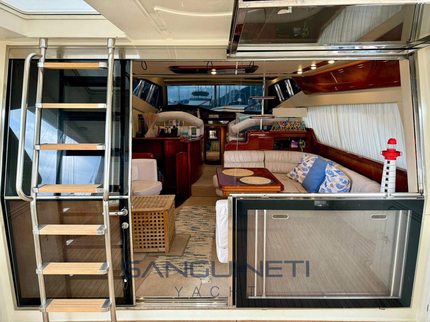 Ferretti 53