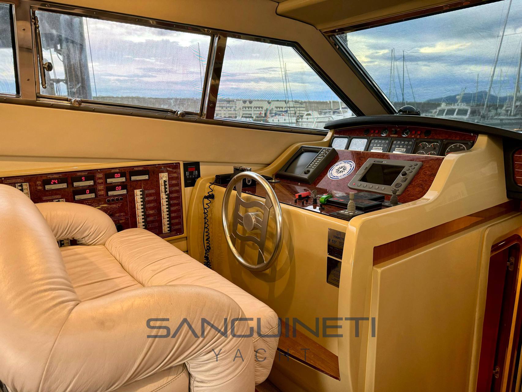 Ferretti 53