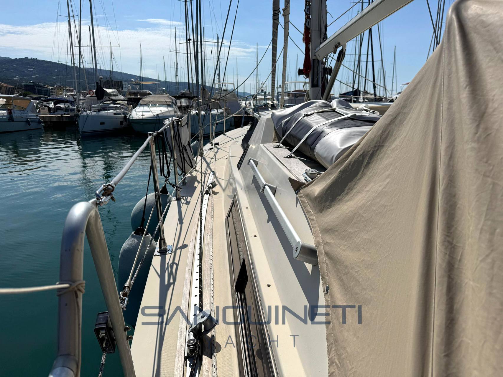 Ferretti Altura 42