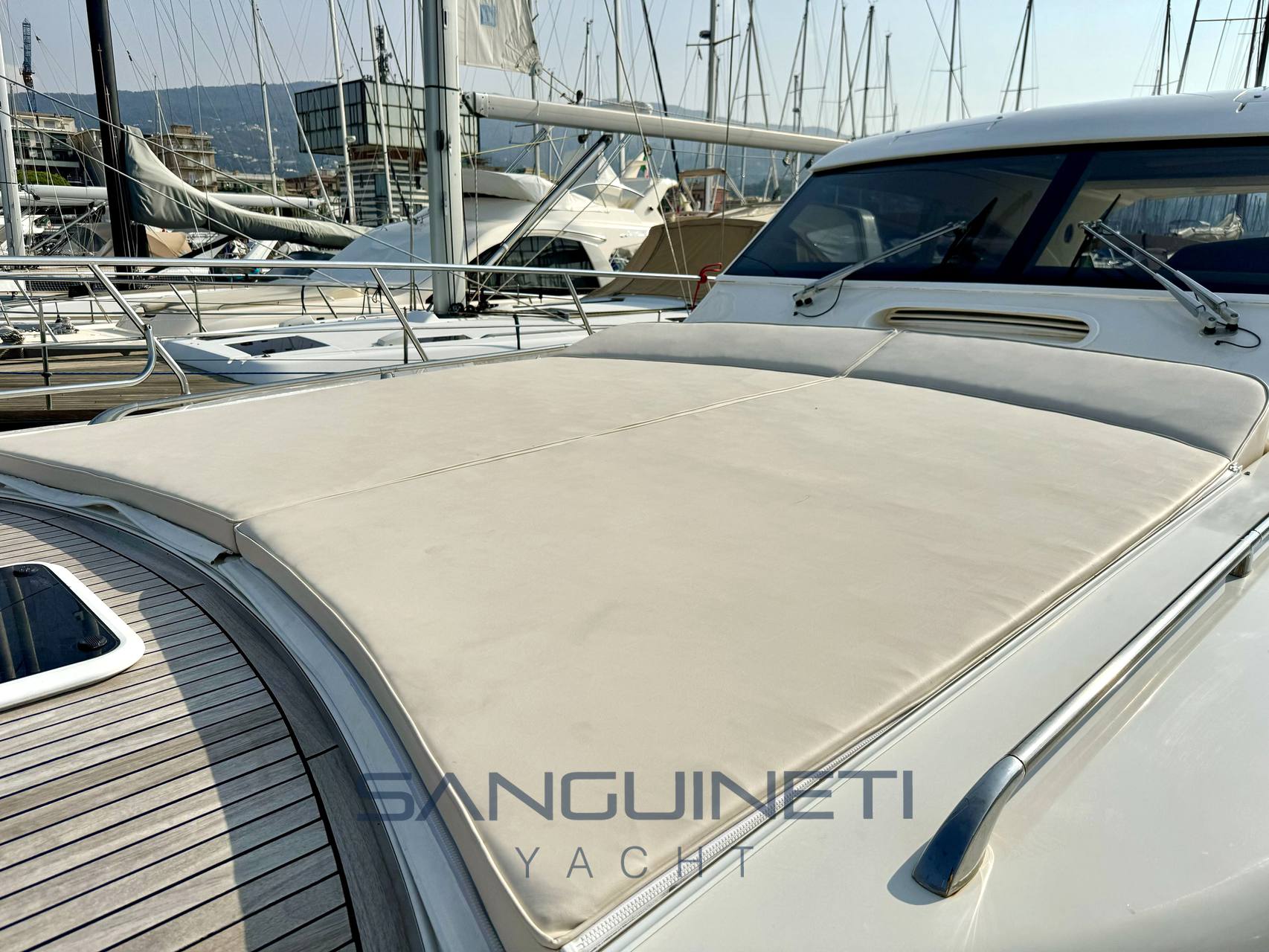 Gagliotta 52 Exterior: detail