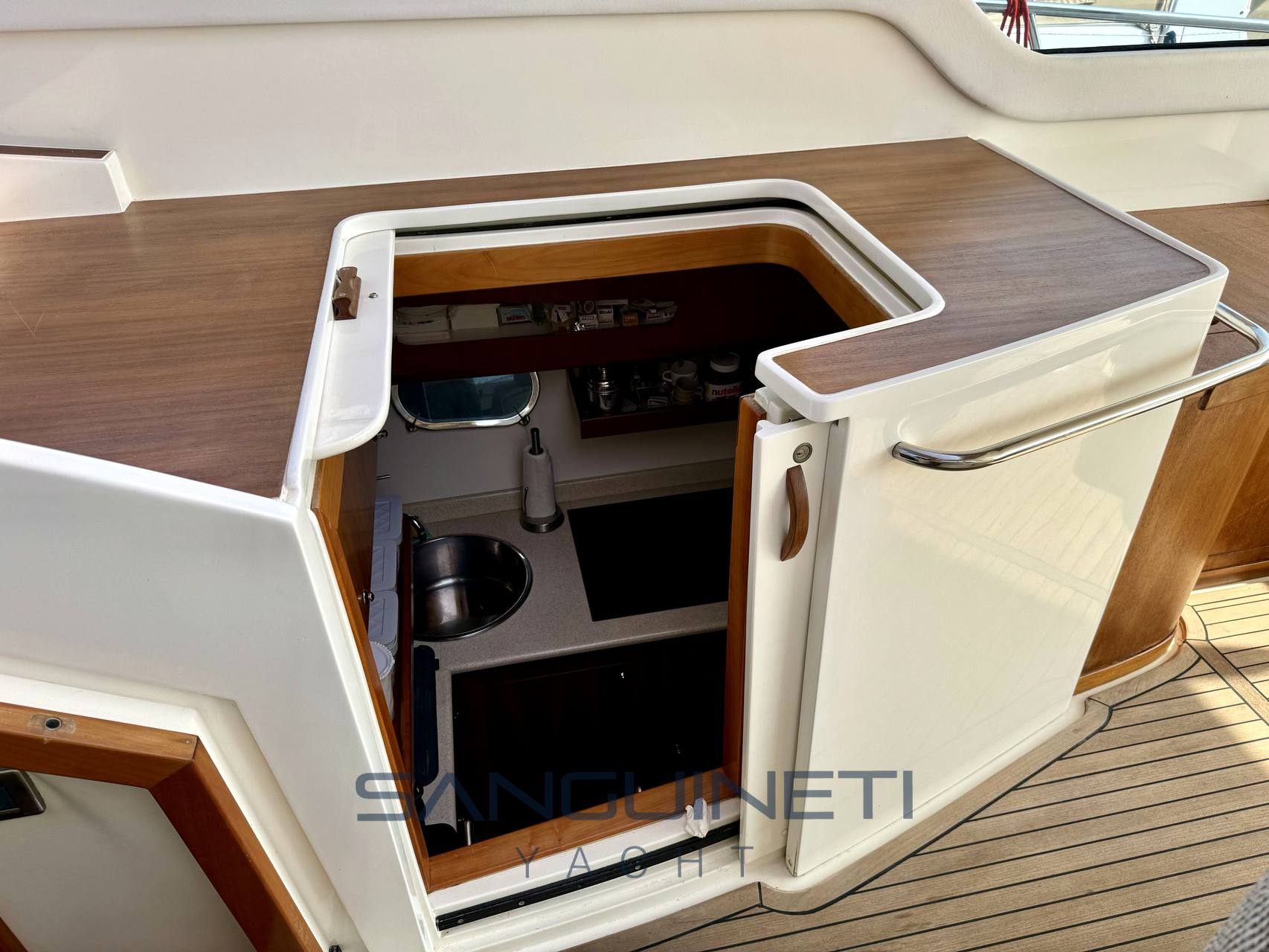 Gagliotta 52 Exterior: detail