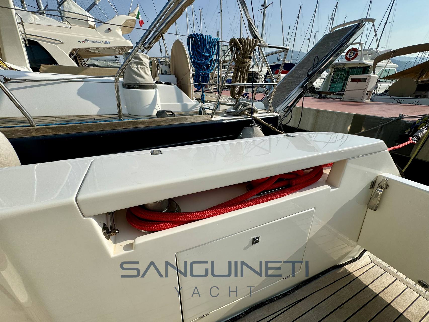 Gagliotta 52 Exterior: detail