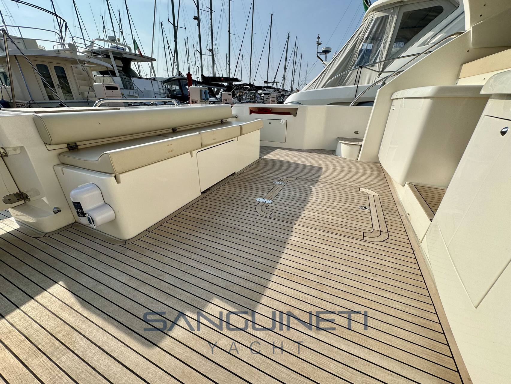 Gagliotta 52 Exterior: detail