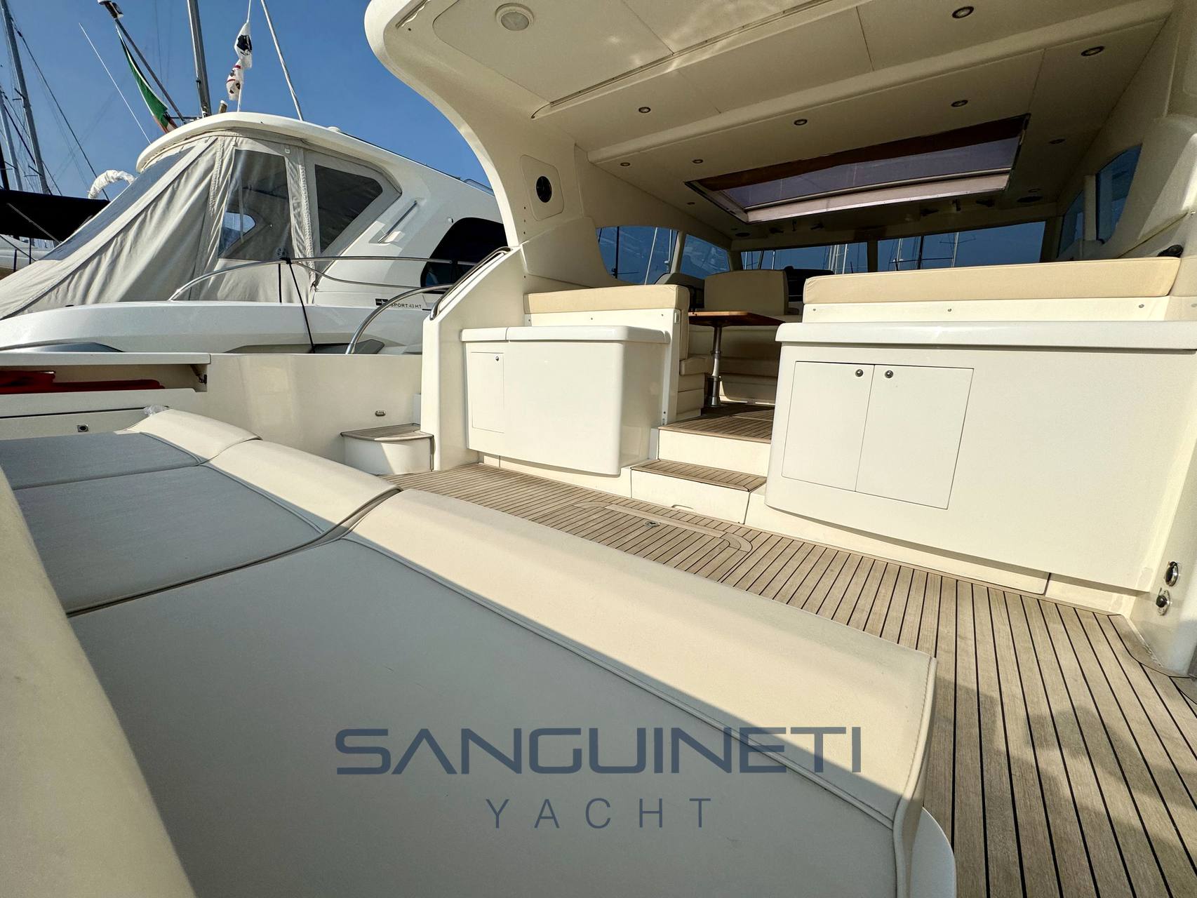 Gagliotta 52 Exterior: detail