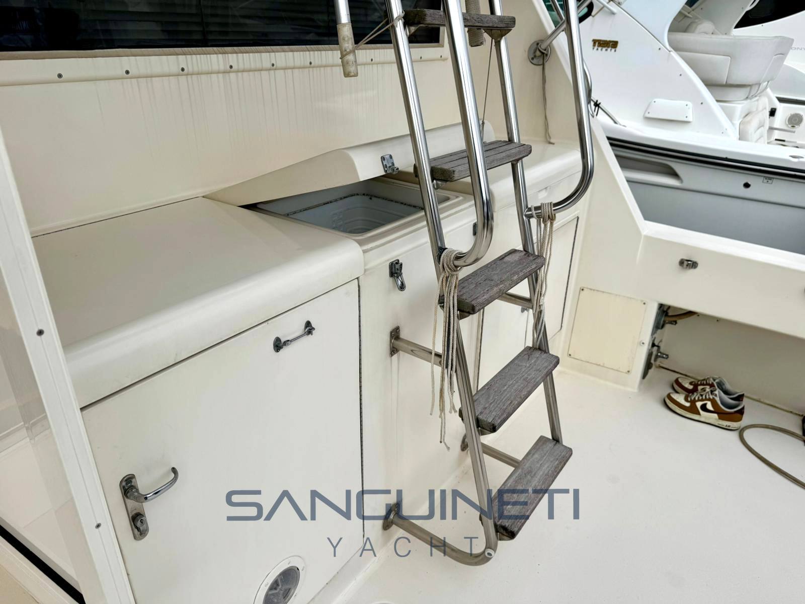 Hatteras 50 convertible