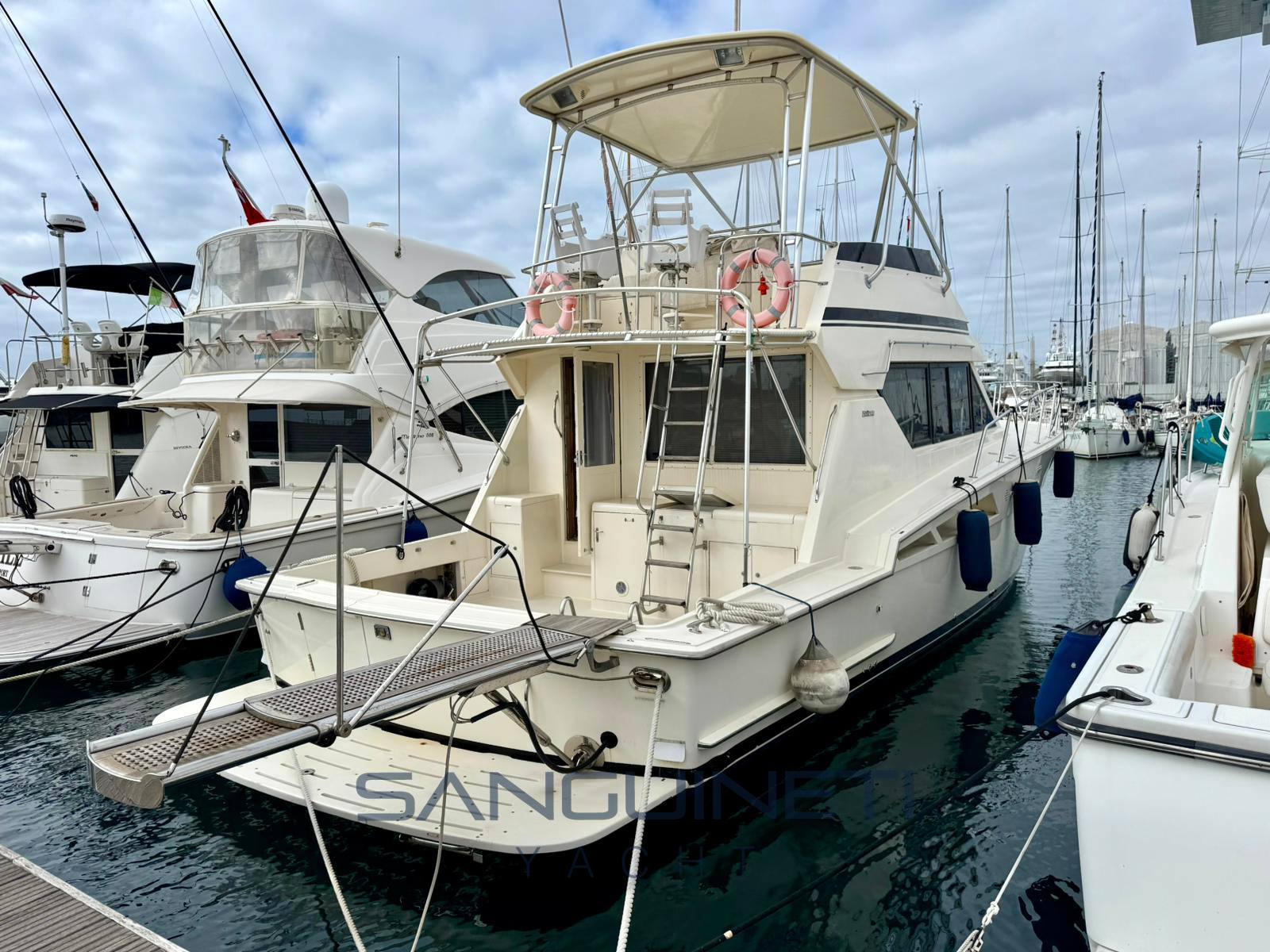 Hatteras 50 convertible